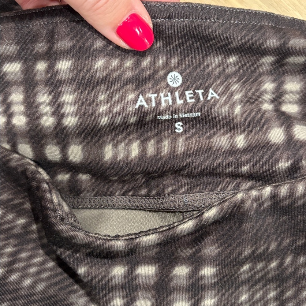 Brown plaid Athleta crop leggings - Picture 3 of 3